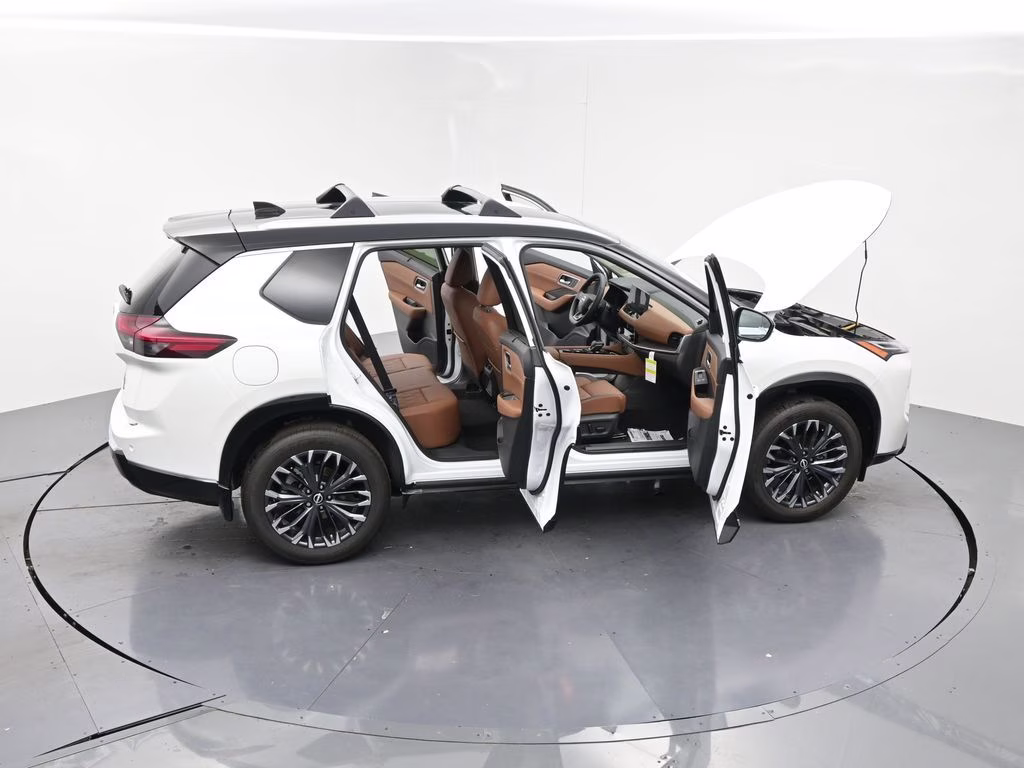 2026 Everest White Pearl/Super Black Nissan Rogue Platinum AWD SUV