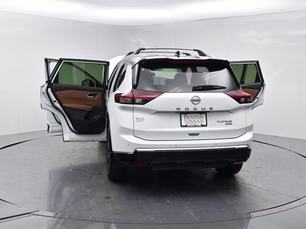 2026 Everest White Pearl/Super Black Nissan Rogue Platinum AWD SUV