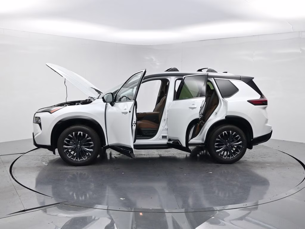 2026 Everest White Pearl/Super Black Nissan Rogue Platinum AWD SUV