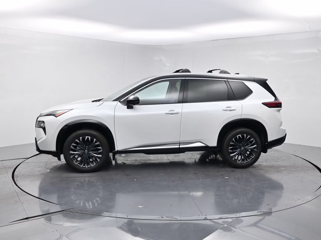 2026 Everest White Pearl/Super Black Nissan Rogue Platinum AWD SUV