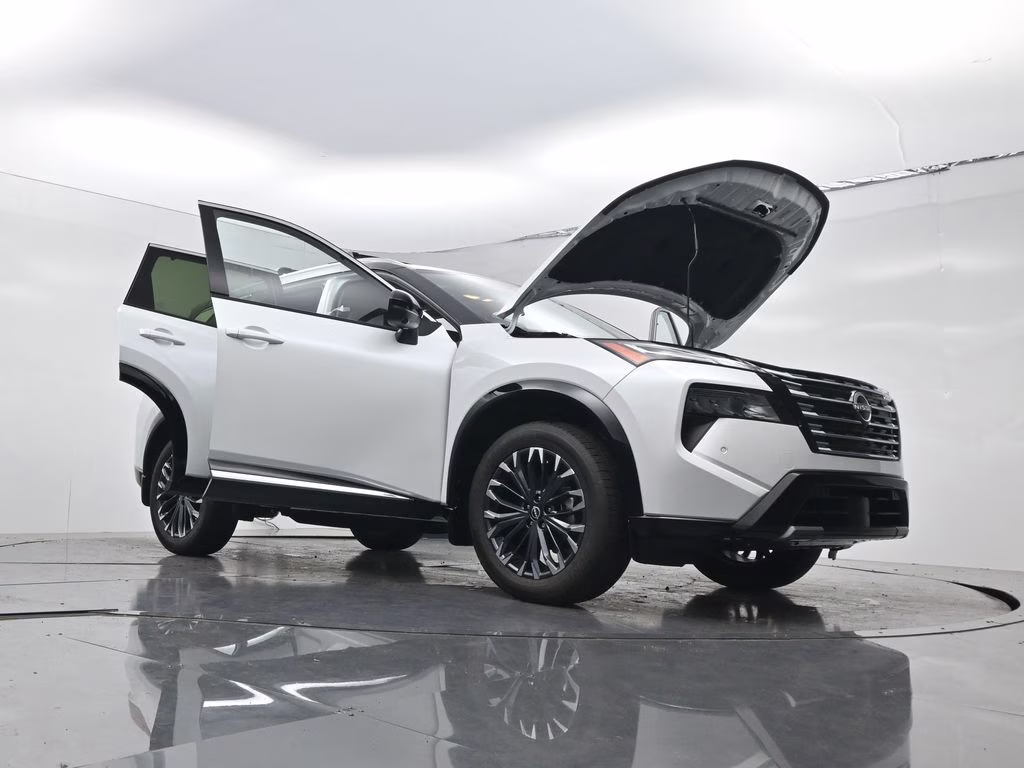 2026 Everest White Pearl/Super Black Nissan Rogue Platinum AWD SUV