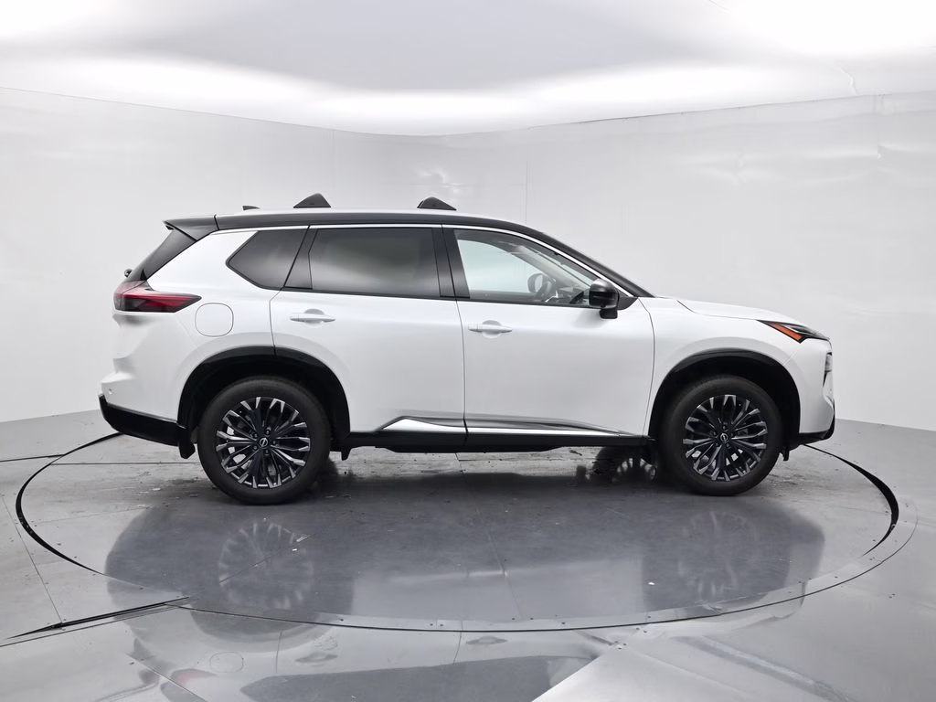 2026 Everest White Pearl/Super Black Nissan Rogue Platinum AWD SUV