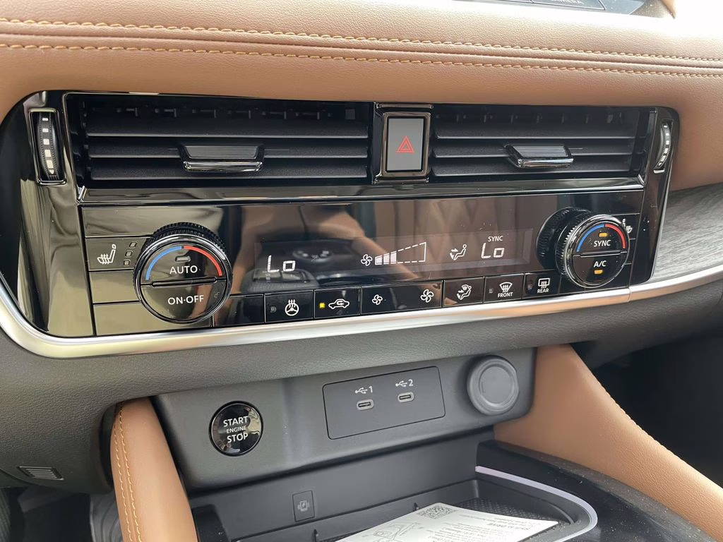 2026 Everest White Pearl/Super Black Nissan Rogue Platinum AWD SUV