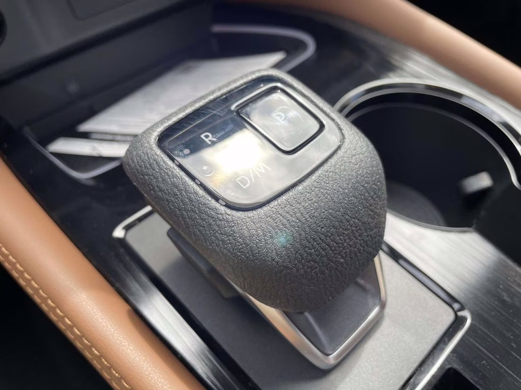 2026 Everest White Pearl/Super Black Nissan Rogue Platinum AWD SUV