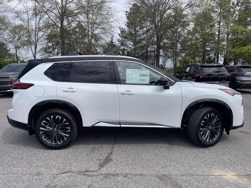 2026 Everest White Pearl/Super Black Nissan Rogue Platinum AWD SUV