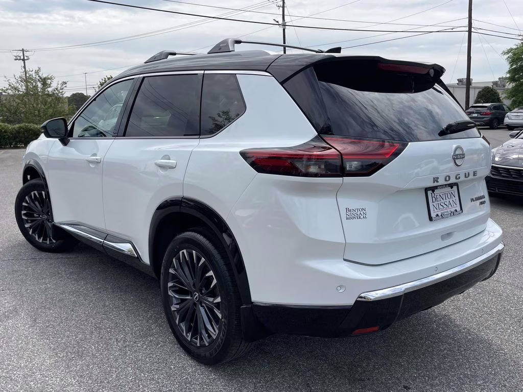 2026 Everest White Pearl/Super Black Nissan Rogue Platinum AWD SUV