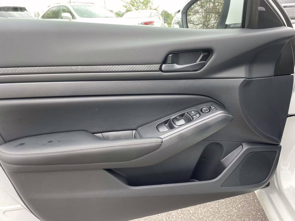 2026 Pearl White Tricoat Nissan Altima 2.5 SV FWD Sedan