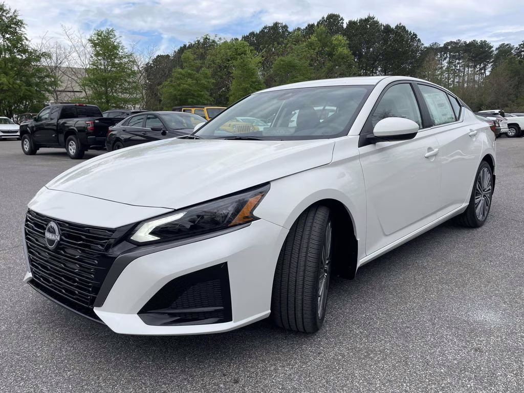 2026 Pearl White Tricoat Nissan Altima 2.5 SV FWD Sedan