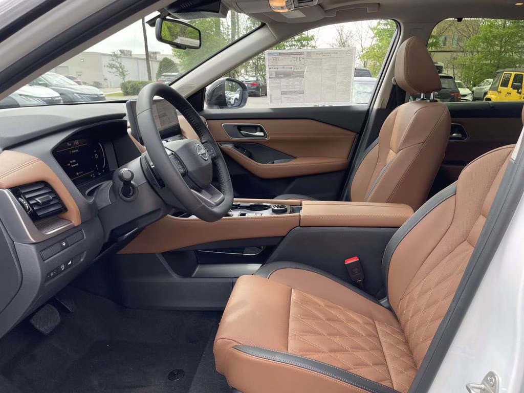 2026 Everest White Pearl/Super Black Nissan Rogue Platinum AWD SUV