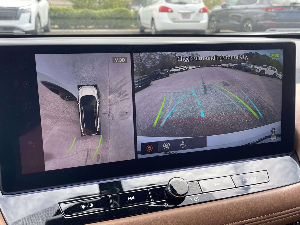 2026 Everest White Pearl/Super Black Nissan Rogue Platinum AWD SUV