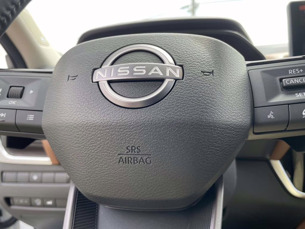 2026 Everest White Pearl/Super Black Nissan Rogue Platinum AWD SUV