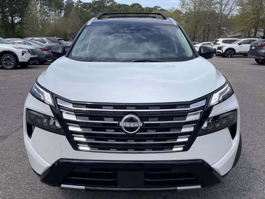 2026 Everest White Pearl/Super Black Nissan Rogue Platinum AWD SUV
