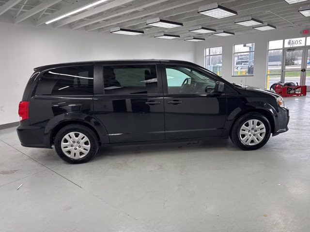 2020 Black Onyx Crystal Pearlcoat Dodge Grand Caravan SE FWD Van