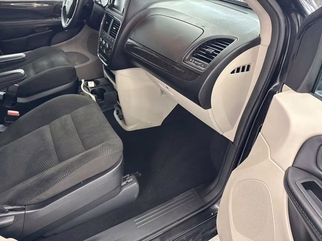 2020 Black Onyx Crystal Pearlcoat Dodge Grand Caravan SE FWD Van