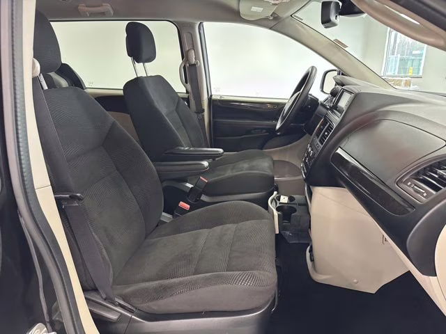 2020 Black Onyx Crystal Pearlcoat Dodge Grand Caravan SE FWD Van