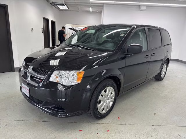 2020 Black Onyx Crystal Pearlcoat Dodge Grand Caravan SE FWD Van