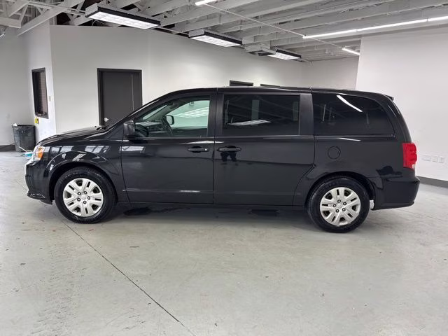 2020 Black Onyx Crystal Pearlcoat Dodge Grand Caravan SE FWD Van