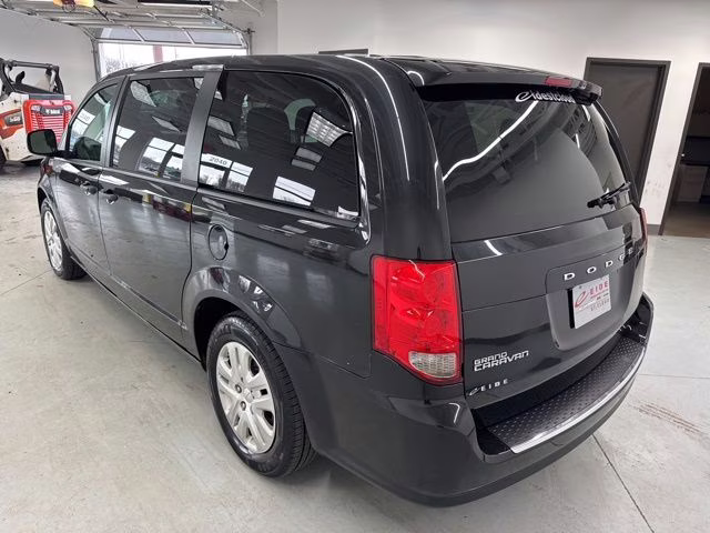 2020 Black Onyx Crystal Pearlcoat Dodge Grand Caravan SE FWD Van