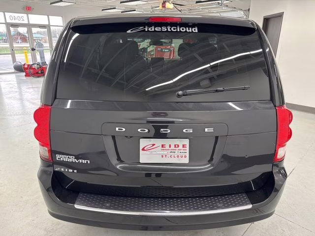 2020 Black Onyx Crystal Pearlcoat Dodge Grand Caravan SE FWD Van