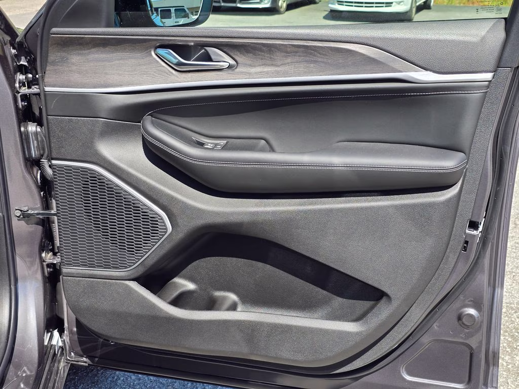 2026 Baltic Gray Metallic Clearcoat Jeep Grand Cherokee L Limited 4X4 SUV