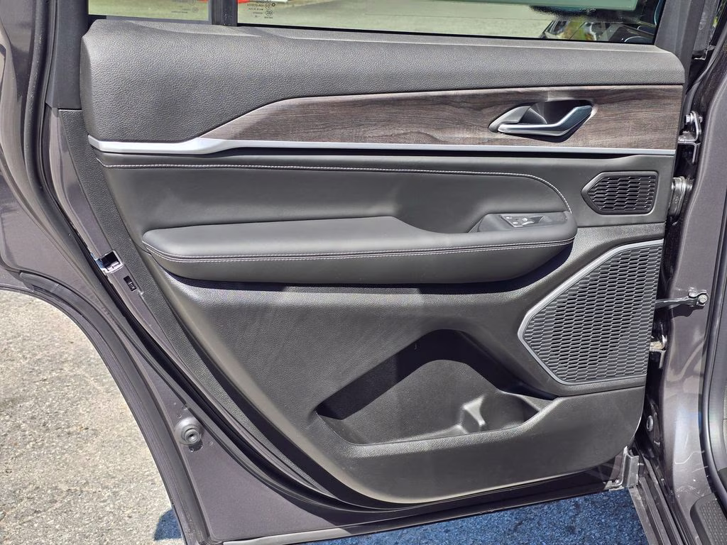 2026 Baltic Gray Metallic Clearcoat Jeep Grand Cherokee L Limited 4X4 SUV