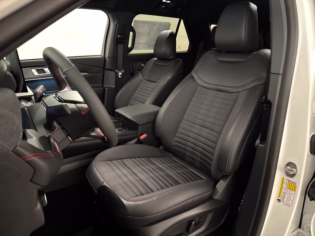 2026 Star White Metallic Tri-Coat Ford Explorer ST-Line RWD SUV
