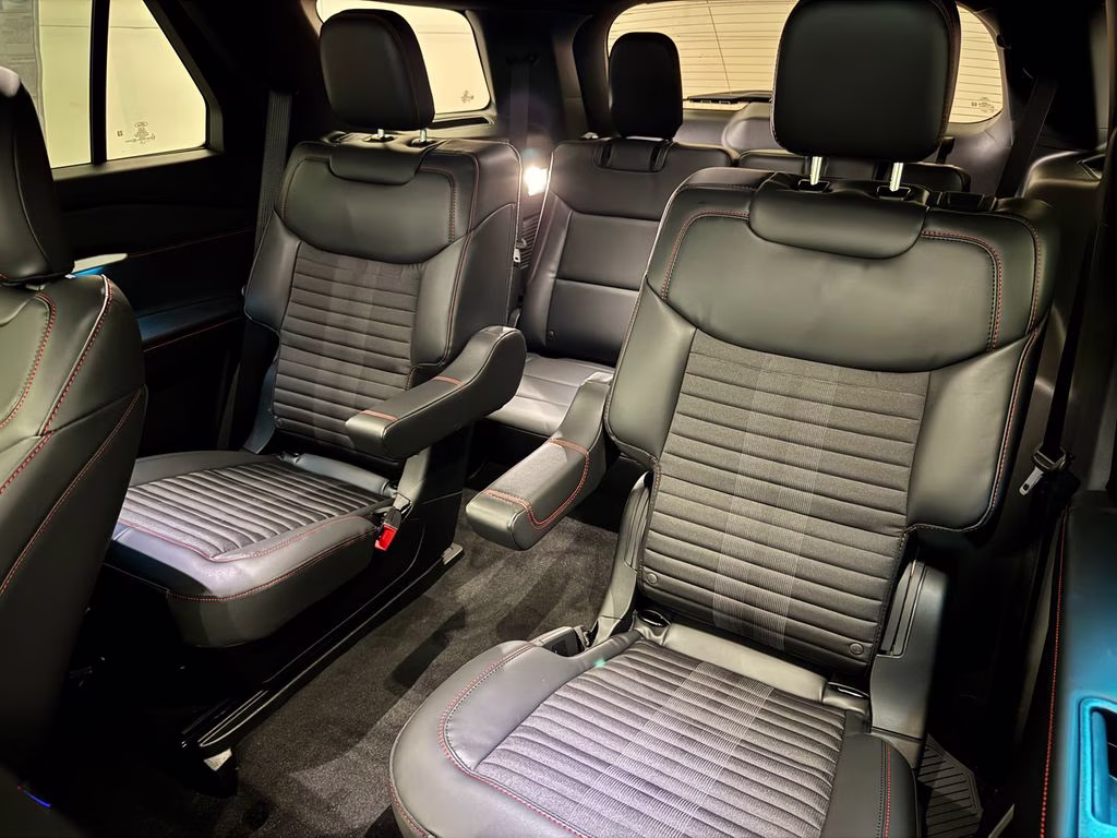 2026 Star White Metallic Tri-Coat Ford Explorer ST-Line RWD SUV