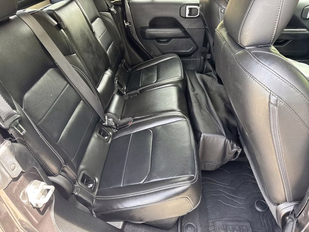 2021 Granite Crystal Metallic Clearcoat Jeep Gladiator Overland 4X4 Truck