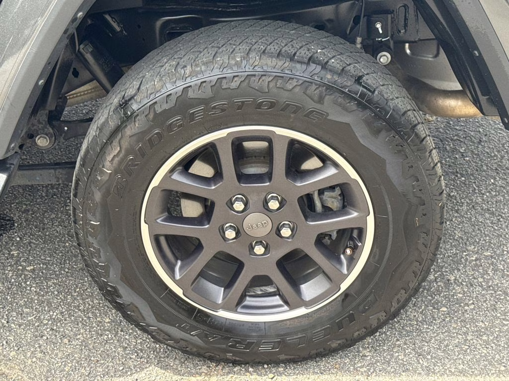 2021 Granite Crystal Metallic Clearcoat Jeep Gladiator Overland 4X4 Truck