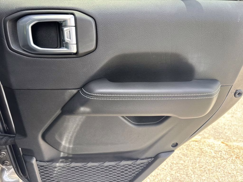 2021 Granite Crystal Metallic Clearcoat Jeep Gladiator Overland 4X4 Truck