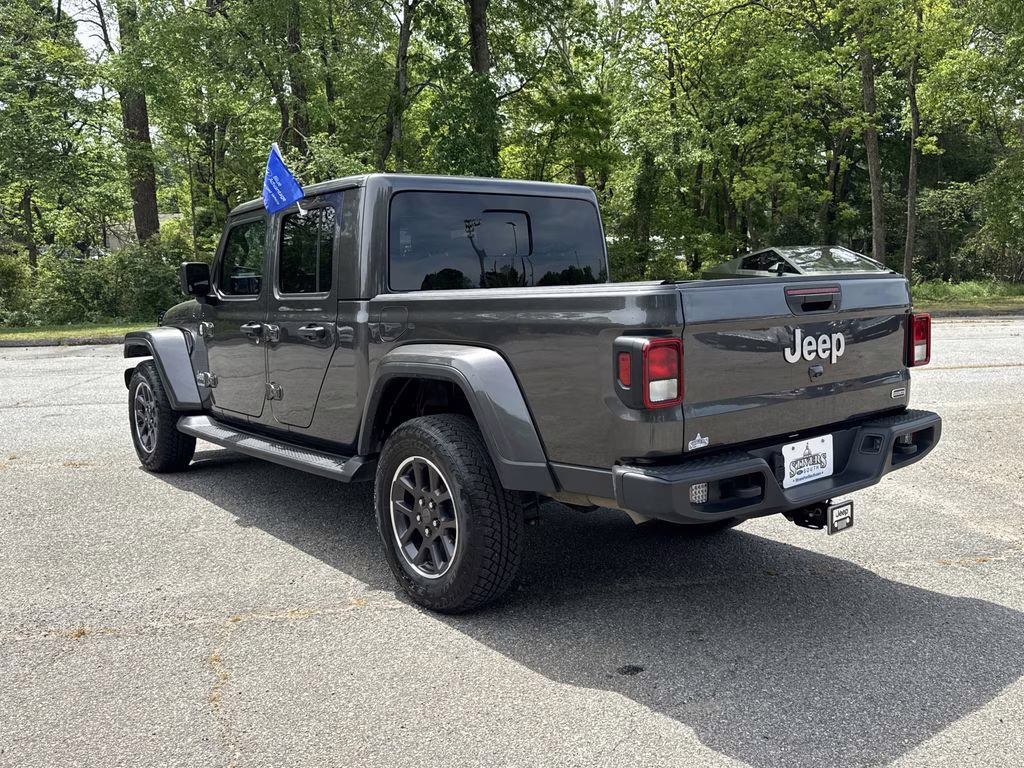 2021 Granite Crystal Metallic Clearcoat Jeep Gladiator Overland 4X4 Truck