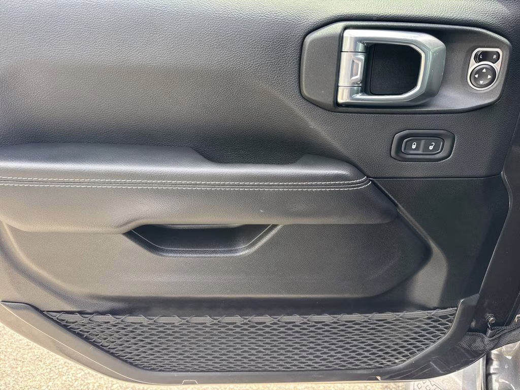 2021 Granite Crystal Metallic Clearcoat Jeep Gladiator Overland 4X4 Truck