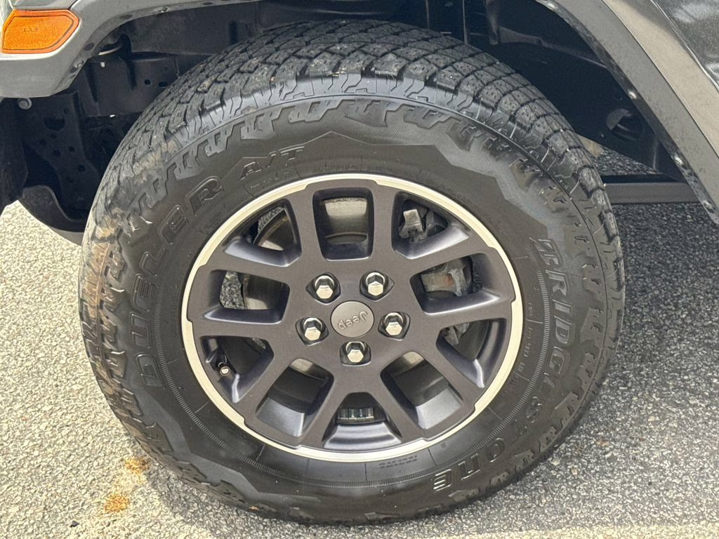 2021 Granite Crystal Metallic Clearcoat Jeep Gladiator Overland 4X4 Truck