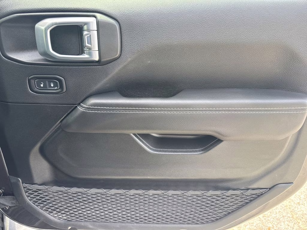 2021 Granite Crystal Metallic Clearcoat Jeep Gladiator Overland 4X4 Truck