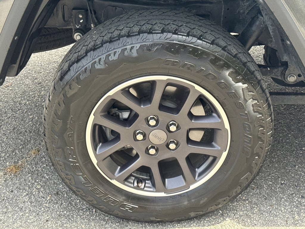 2021 Granite Crystal Metallic Clearcoat Jeep Gladiator Overland 4X4 Truck