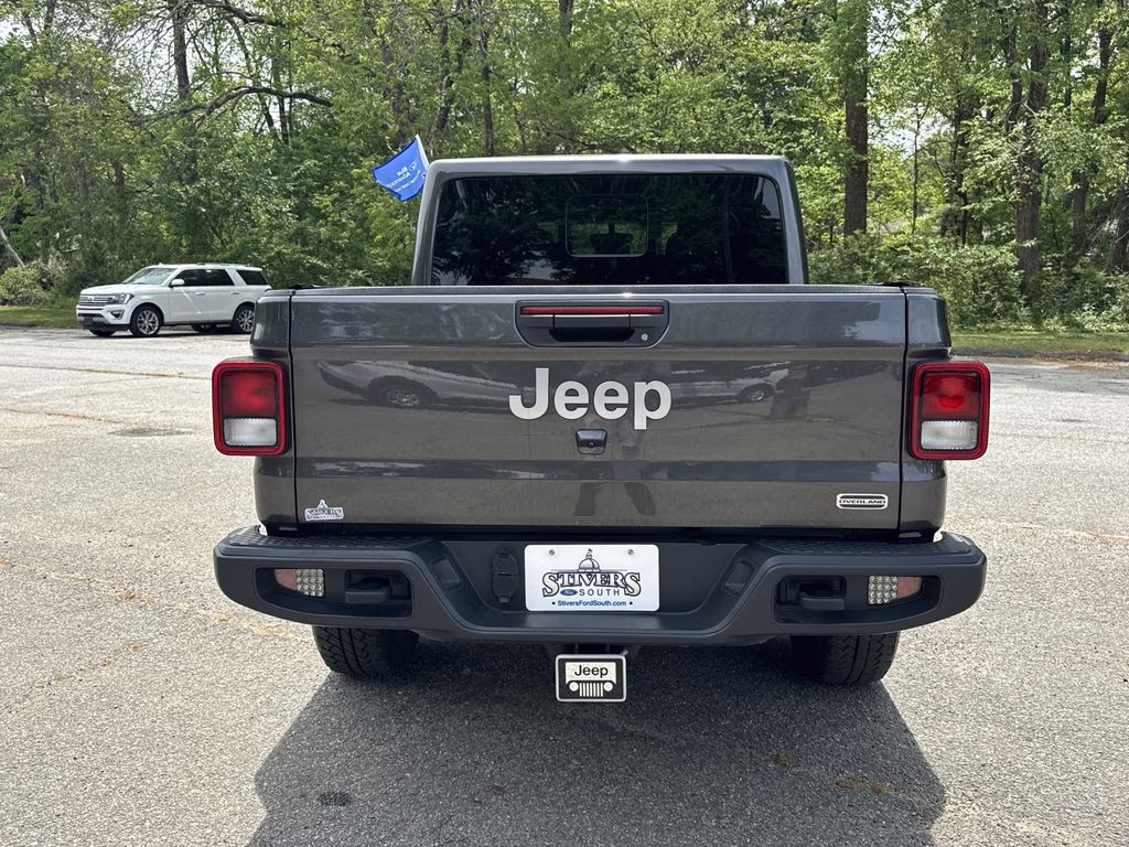 2021 Granite Crystal Metallic Clearcoat Jeep Gladiator Overland 4X4 Truck