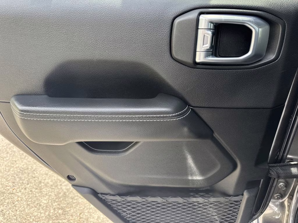 2021 Granite Crystal Metallic Clearcoat Jeep Gladiator Overland 4X4 Truck