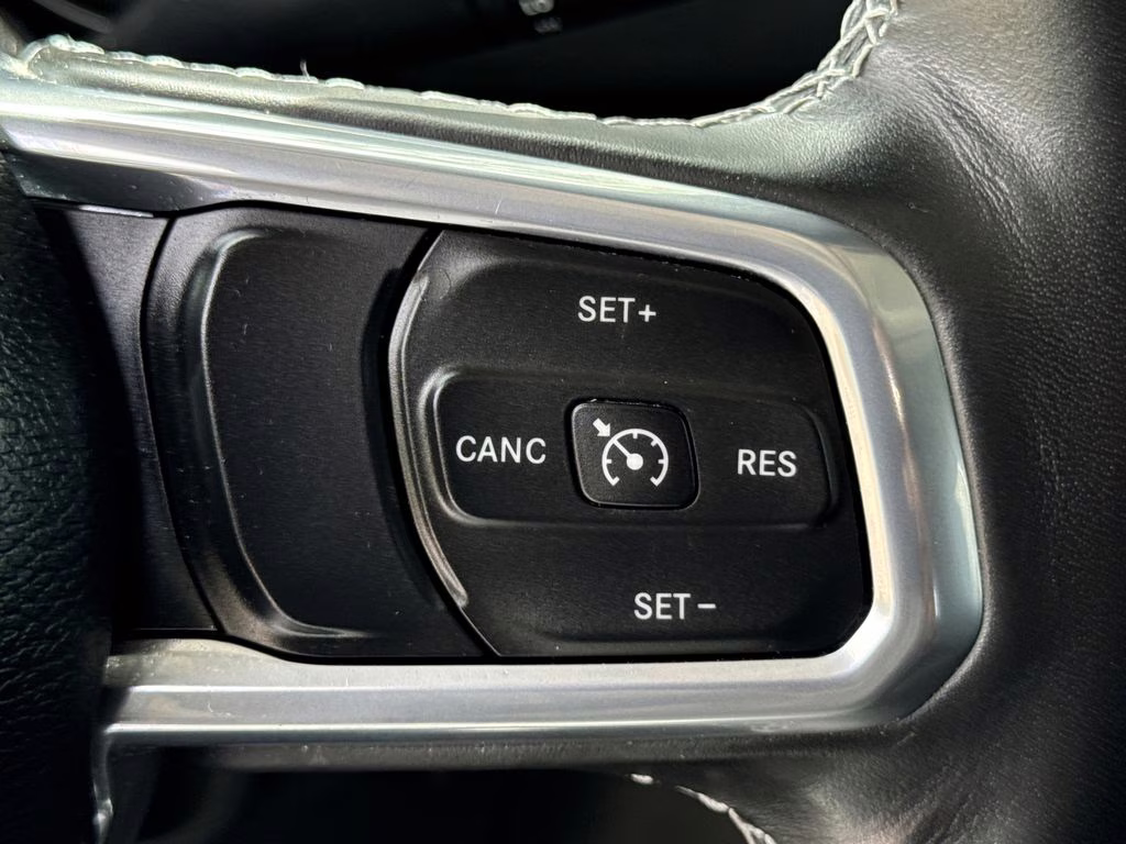 2021 Granite Crystal Metallic Clearcoat Jeep Gladiator Overland 4X4 Truck