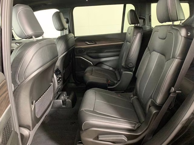 2026 Diamond Black Crystal Pearlcoat Jeep Grand Cherokee L Limited Reserve 4X4 SUV