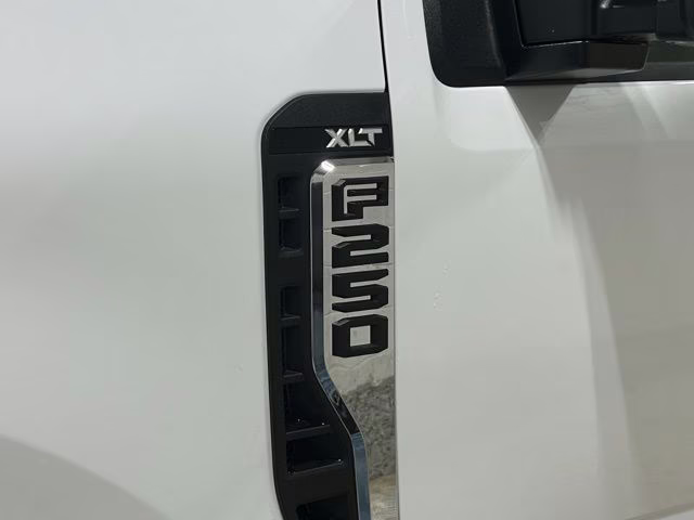 2026 Oxford White Ford Super Duty F-250 SRW XLT 4X4 Truck