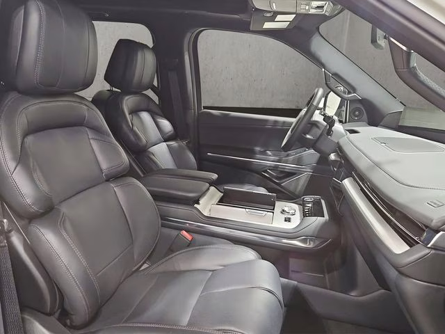 2026 Infinite Black Metallic Clearcoat Lincoln Navigator L Reserve 4X4 SUV