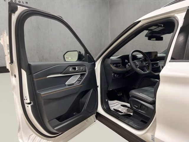 2026 Star White Metallic Tri-Coat Ford Explorer Tremor 4X4 SUV