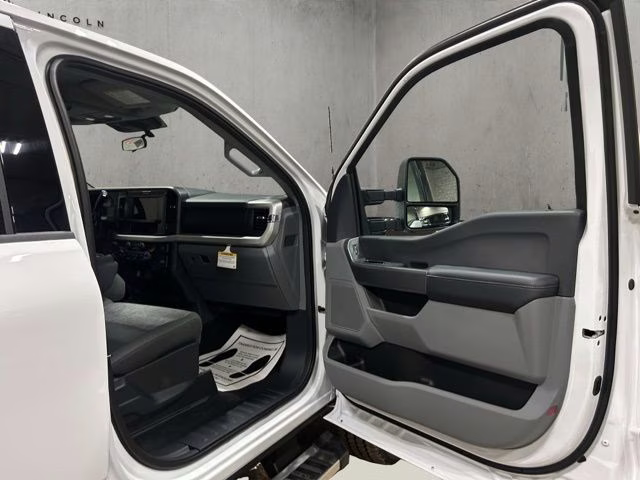 2026 Oxford White Ford Super Duty F-250 SRW XLT 4X4 Truck