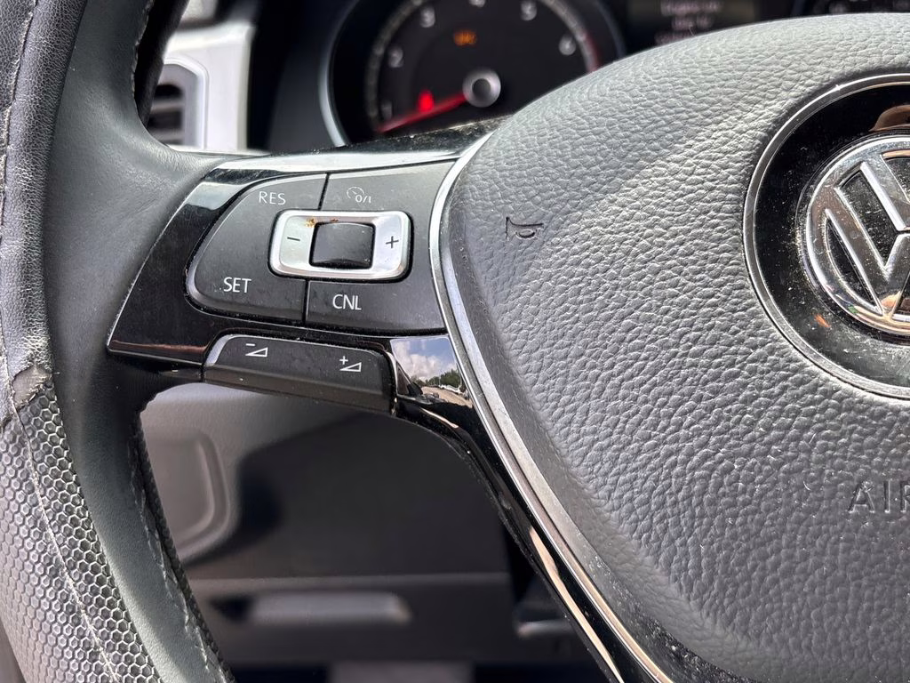 2018 Platinum Gray Metallic Volkswagen Atlas 3.6L V6 SE AWD SUV