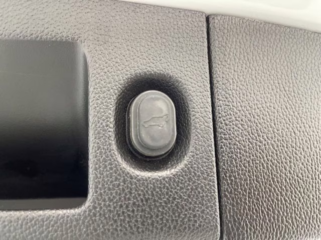 2018 Summit White GMC Yukon Denali AWD SUV