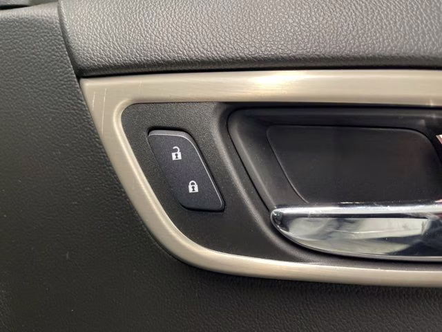 2018 Summit White GMC Yukon Denali AWD SUV