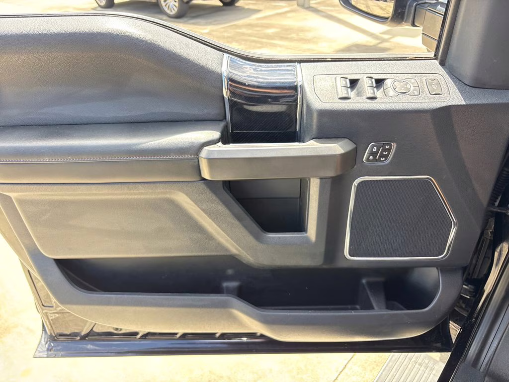 2022 Black Metallic Ford Super Duty F-250 SRW Platinum 4X4 Truck