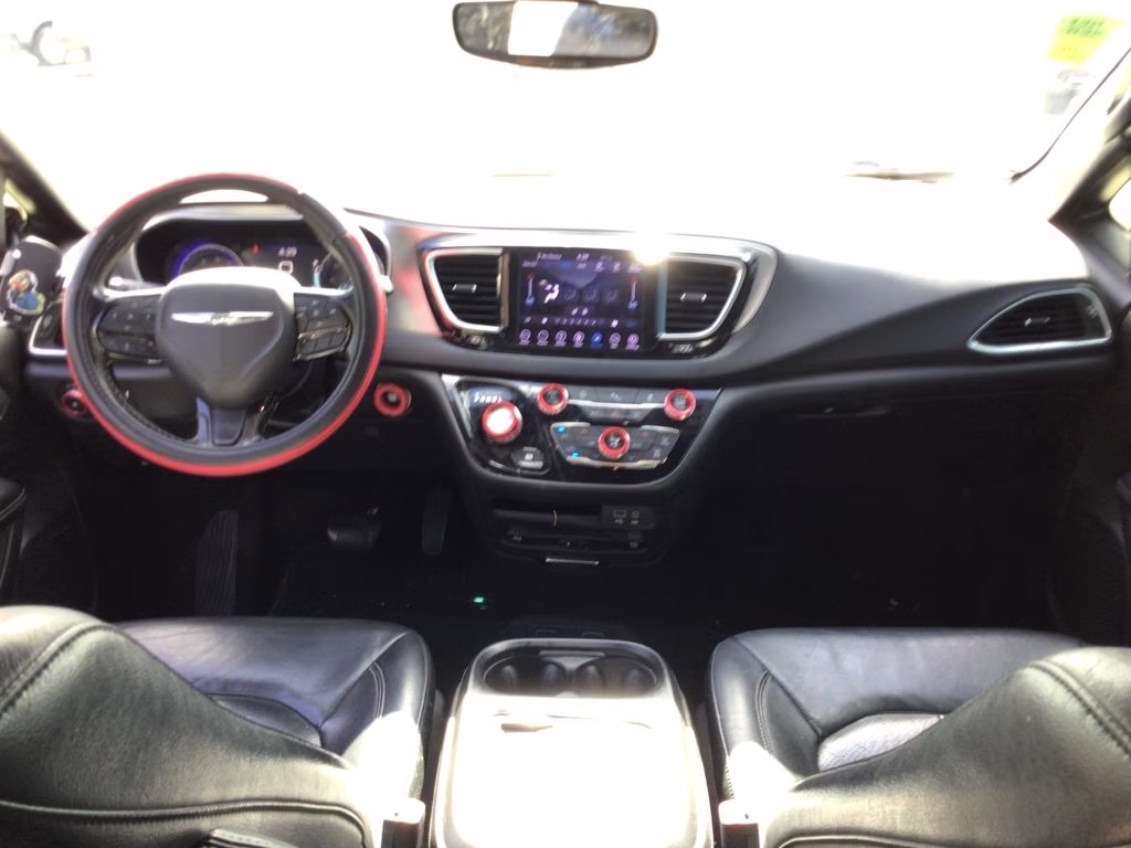 2019 Bright White Clearcoat Chrysler Pacifica Touring L Plus FWD Van