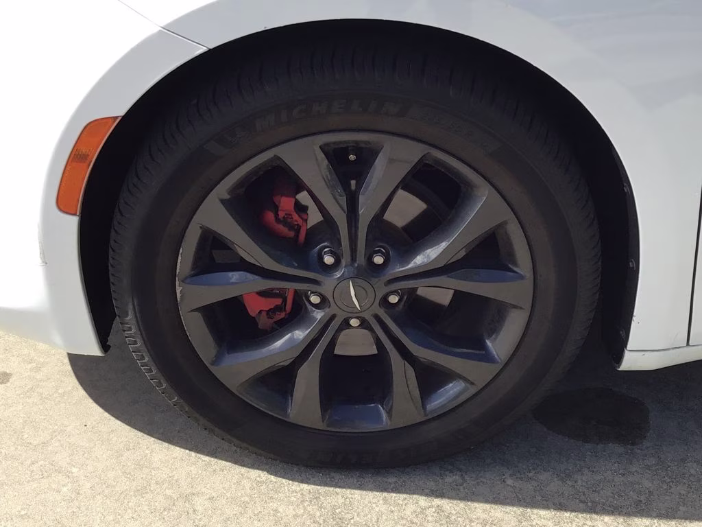 2019 Bright White Clearcoat Chrysler Pacifica Touring L Plus FWD Van