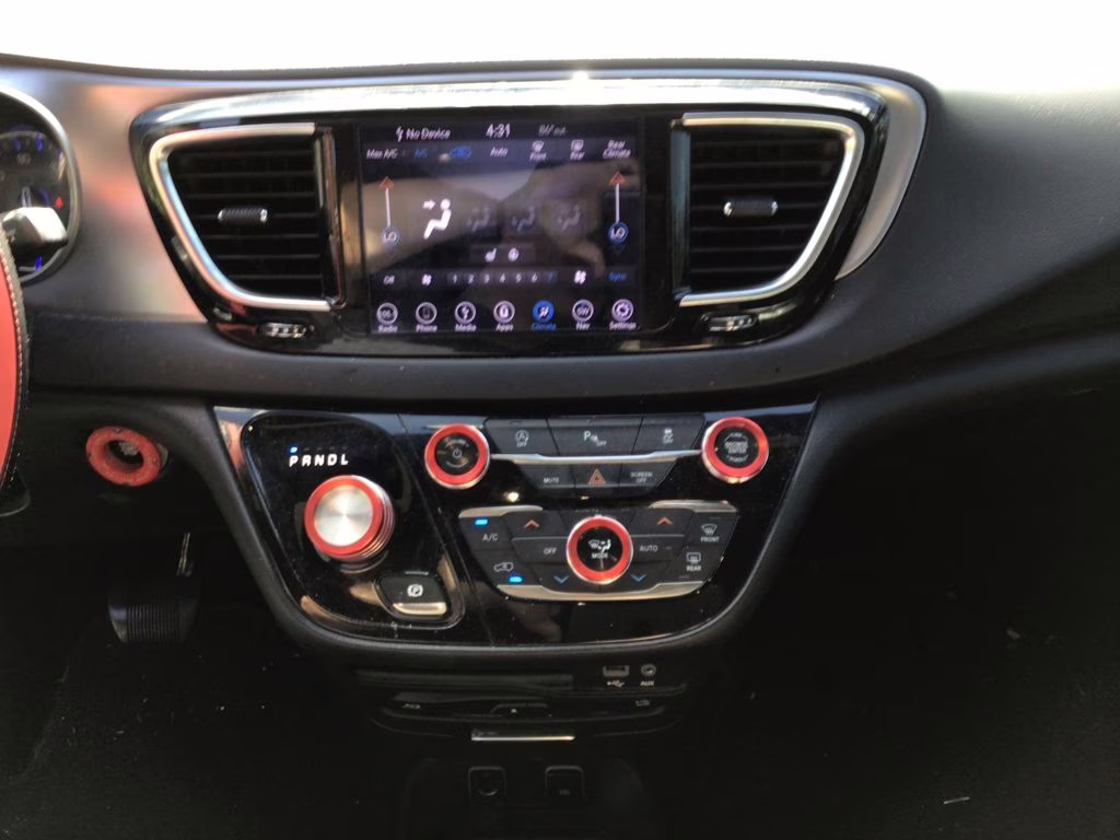 2019 Bright White Clearcoat Chrysler Pacifica Touring L Plus FWD Van